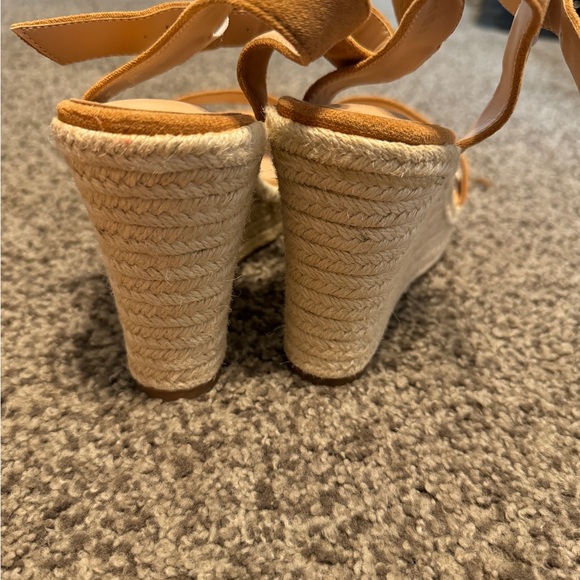 NEW Vicki Vicki Brown Suede Wedge Sandals - Picture 4 of 5
